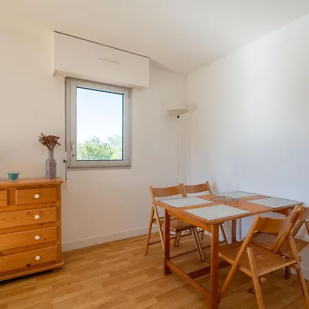 Apartment T2 Idealement Situe A - Proche Plage, Commerces Et Gare - Parking Prive - Fr-1-319-452