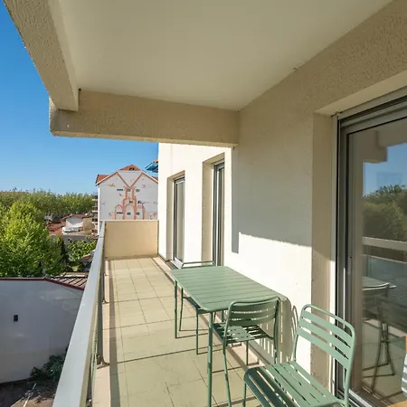 Apartment T2 Idealement Situe A - Proche Plage, Commerces Et Gare - Parking Prive - Fr-1-319-452 *